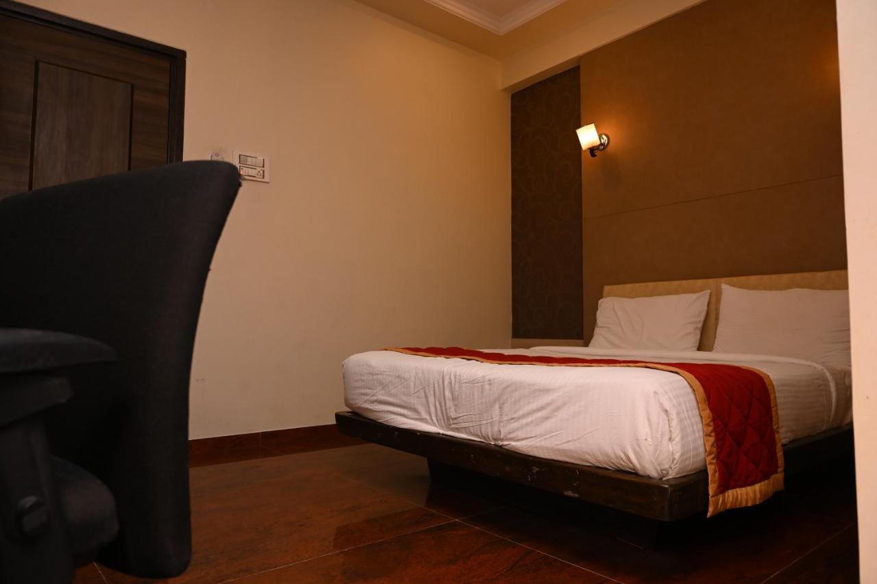 Hotel Center Point Solapur Exterior photo