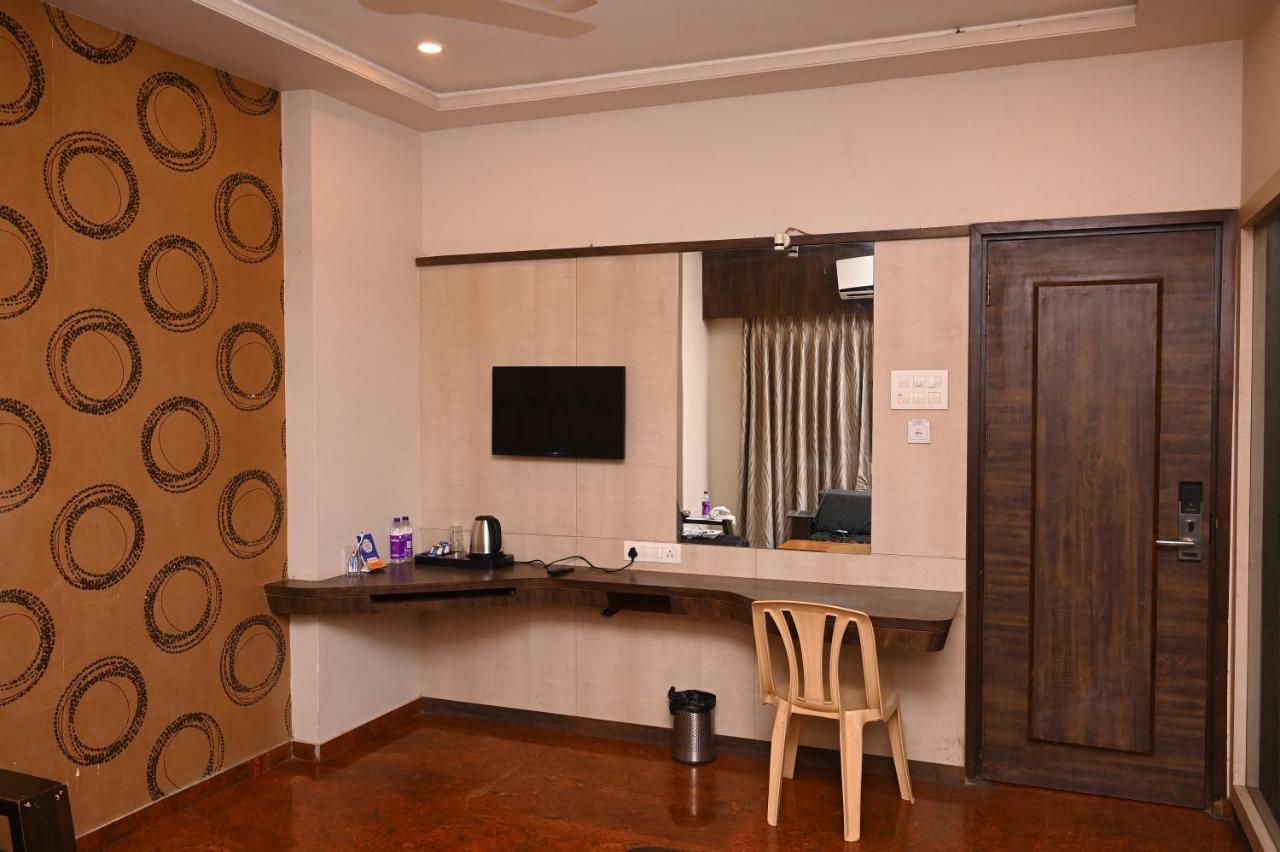 Hotel Center Point Solapur Exterior photo
